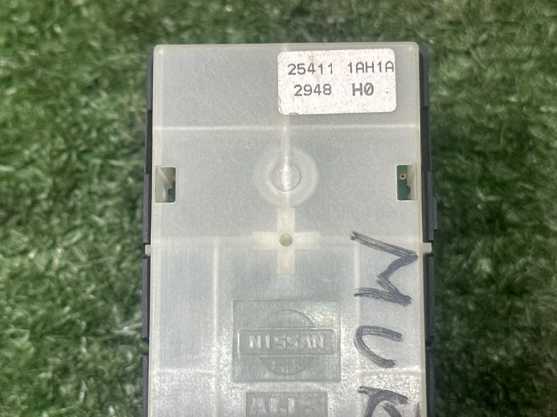 Кнопка стеклоподъемника Nissan Murano 2008 Z51