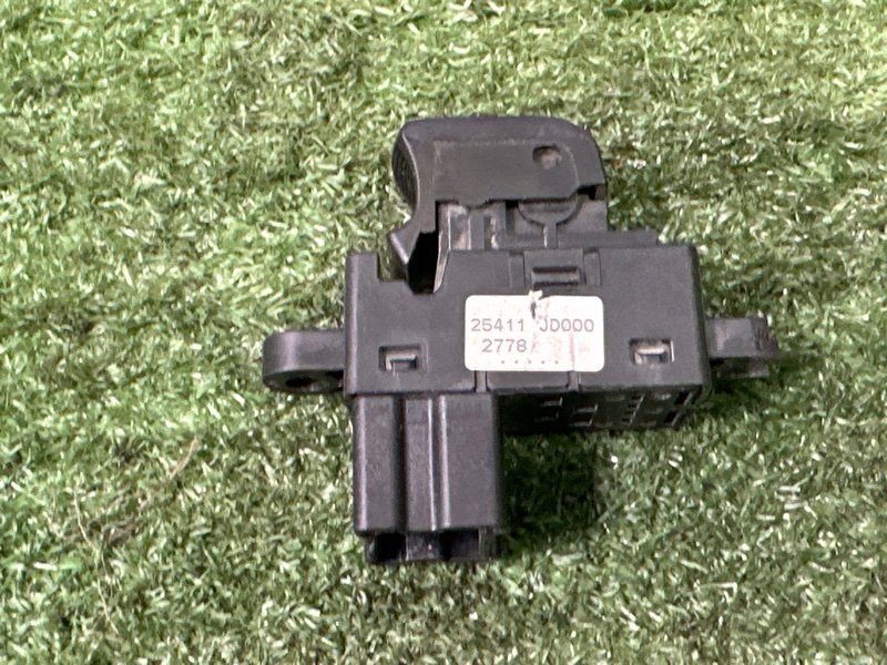 Кнопка стеклоподъемника Nissan Murano 2008 Z51