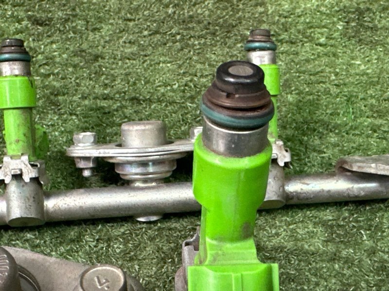 Топливная рейка с форсунками Nissan Murano 2008 Z51