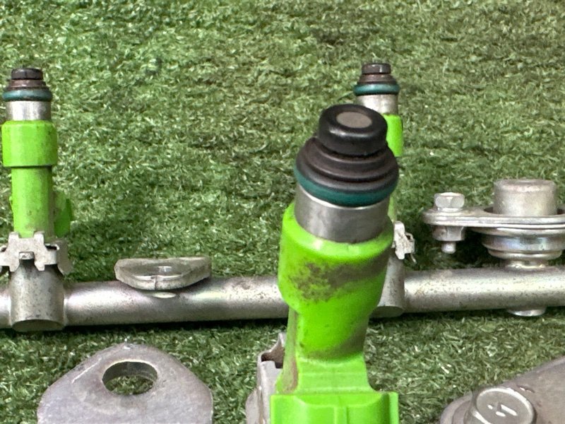 Топливная рейка с форсунками Nissan Murano 2008 Z51