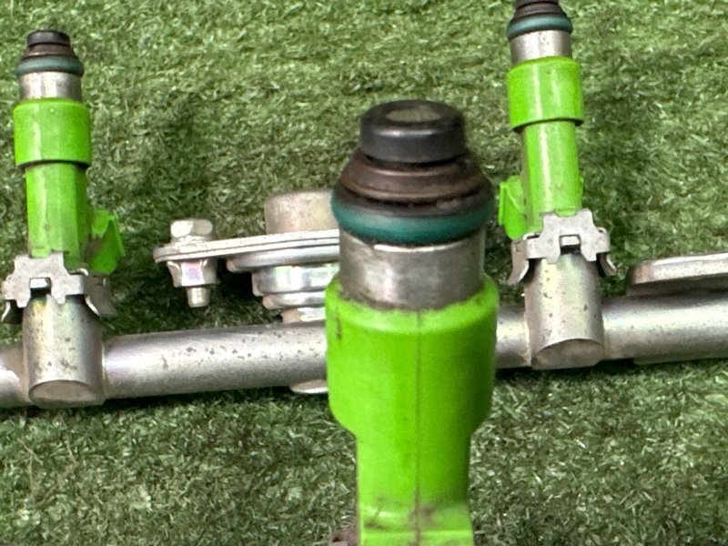 Топливная рейка с форсунками Nissan Murano 2008 Z51