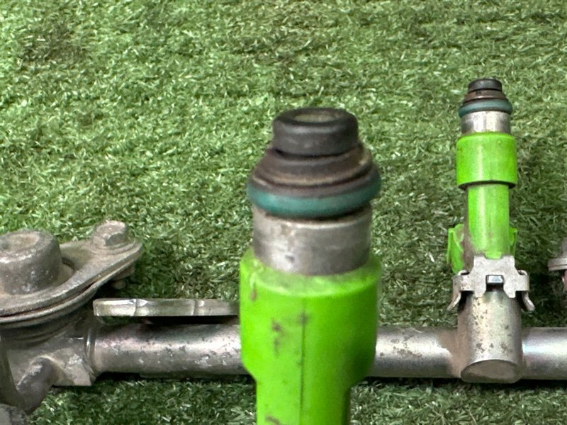 Топливная рейка с форсунками Nissan Murano 2008 Z51