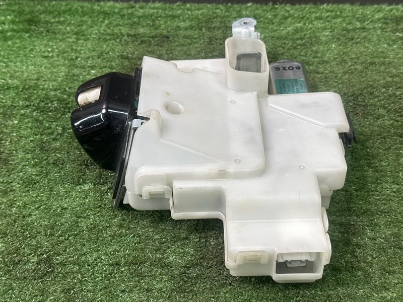 Замок крышки багажника Nissan Murano 2008 Z51