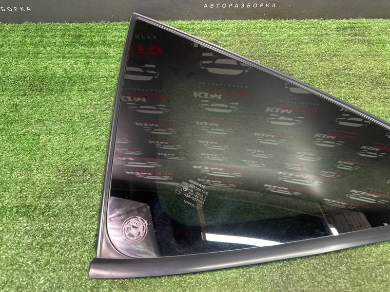 Стекло глухое заднее Nissan Murano 2008 Z51