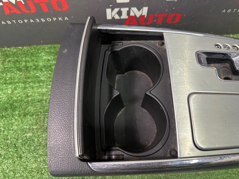 Накладка центральной консоли с подстаканниками Nissan Murano 2008 Z51