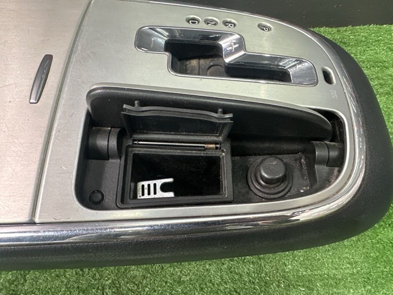 Накладка центральной консоли с подстаканниками Nissan Murano 2008 Z51