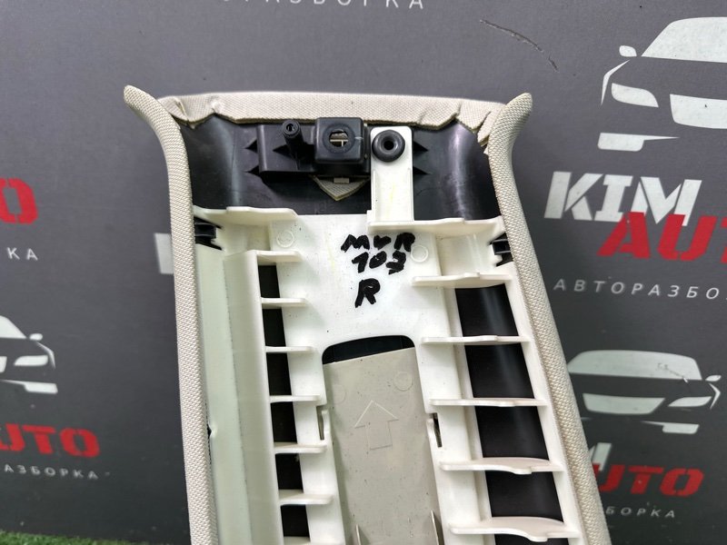 Накладка центральной стойки верхняя Nissan Murano 2008 Z51