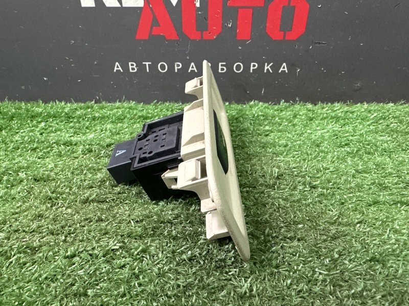 Кнопка открывания багажника Nissan Murano 2008 Z51