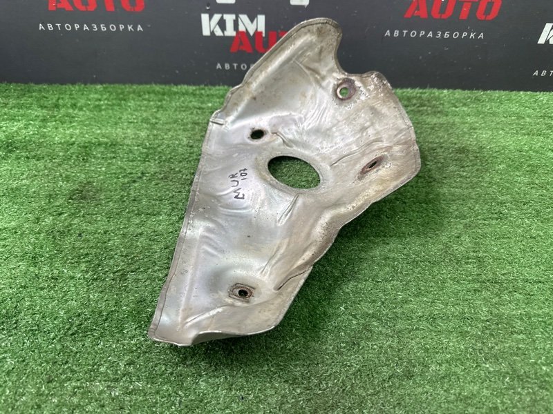 Тепловой экран выпускного коллектора Nissan Murano 2008 Z51