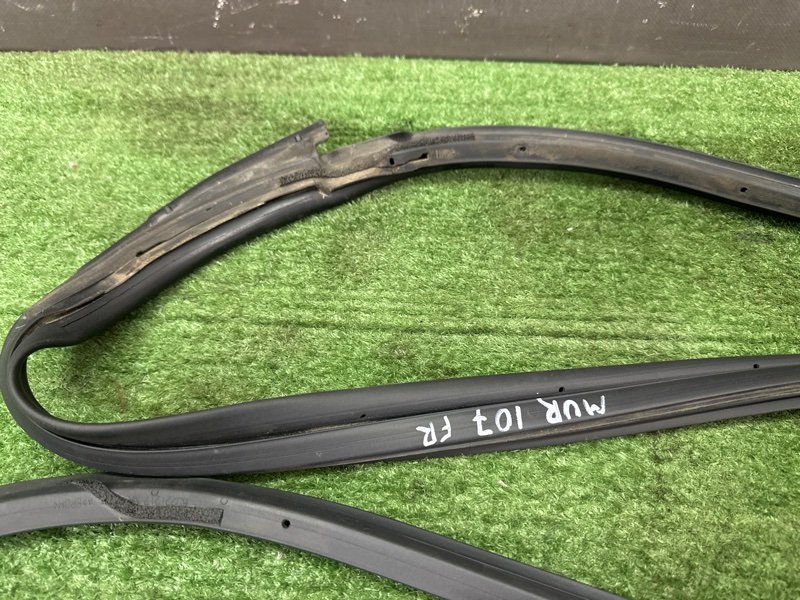 Уплотнитель двери Nissan Murano 2008 Z51