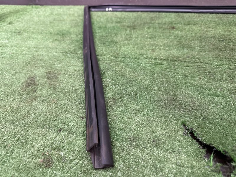 Уплотнитель стекла направляющий Nissan Murano 2008 Z51