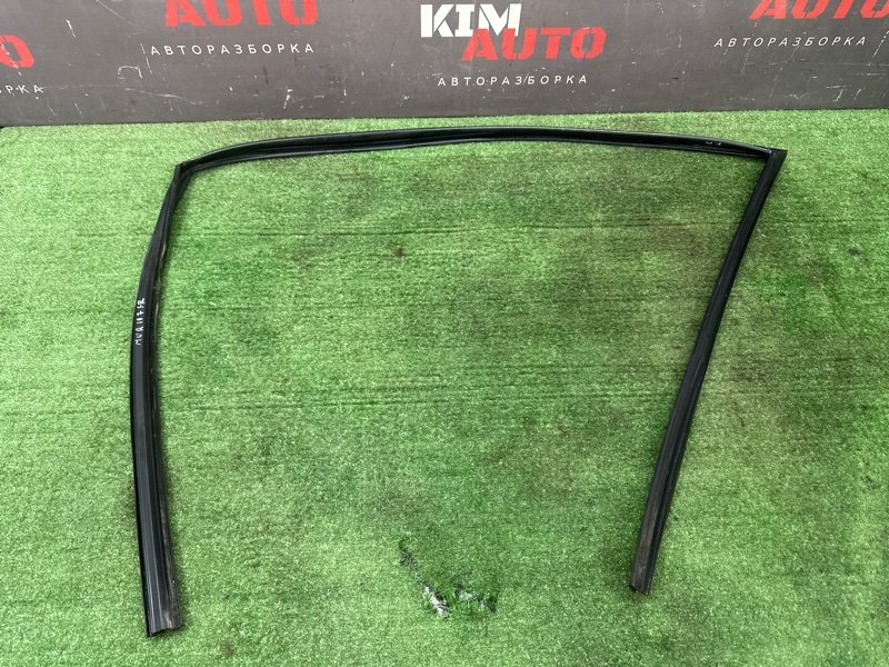 Уплотнитель стекла направляющий Nissan Murano 2008 Z51