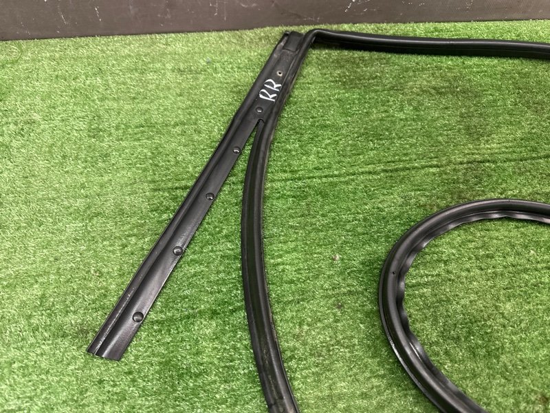 Уплотнитель двери Nissan Murano 2008 Z51