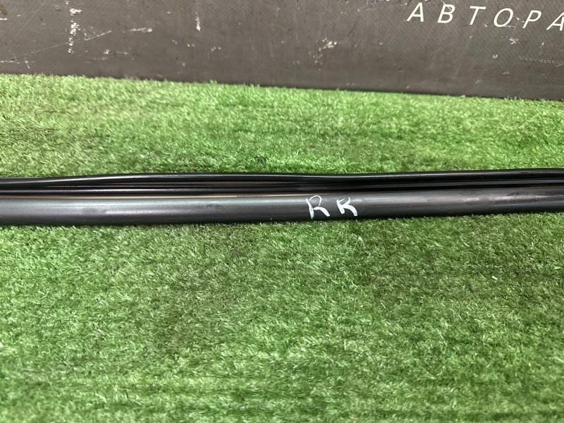 Уплотнитель стекла направляющий Nissan Murano 2008 Z51