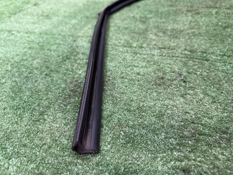 Уплотнитель стекла направляющий Nissan Murano 2008 Z51