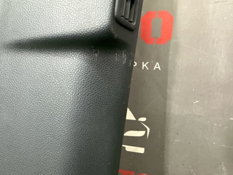 Накладка центральной стойки нижняя Nissan Murano 2008 Z51