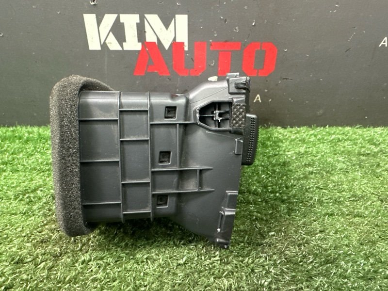 Дефлектор отопителя центральный Hyundai Solaris 2 2021 HCR