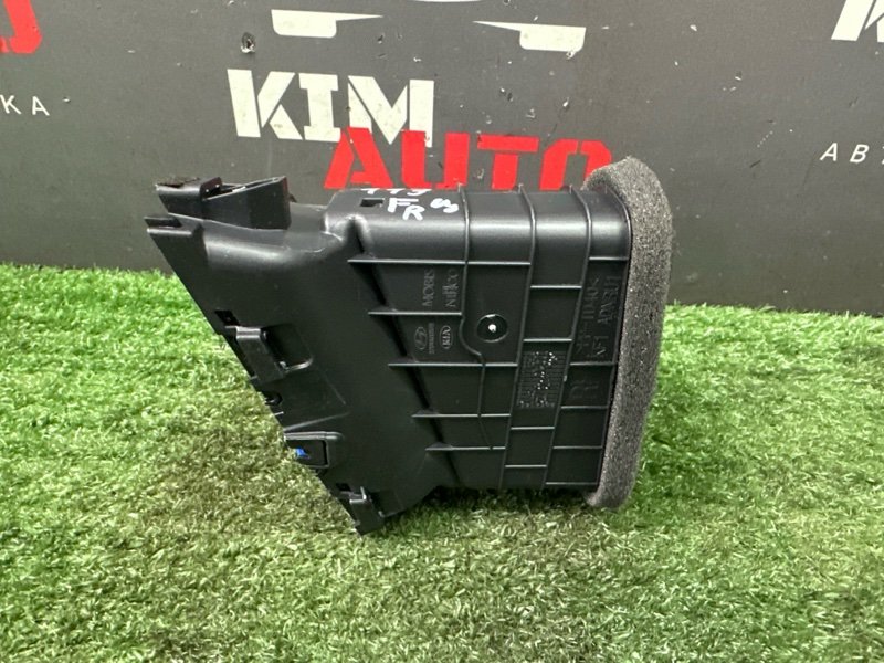 Дефлектор отопителя центральный Hyundai Solaris 2 2021 HCR