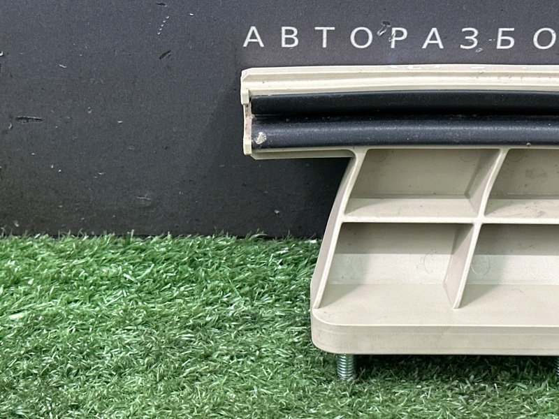 Направляющая стекла двери Hyundai Solaris 2 2021 HCR