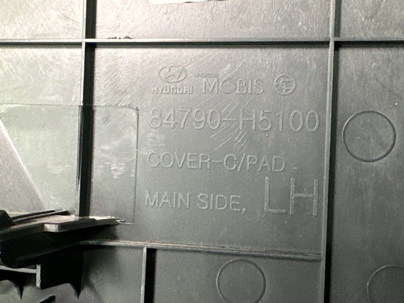 Накладка торпедо боковая Hyundai Solaris 2 2021 HCR