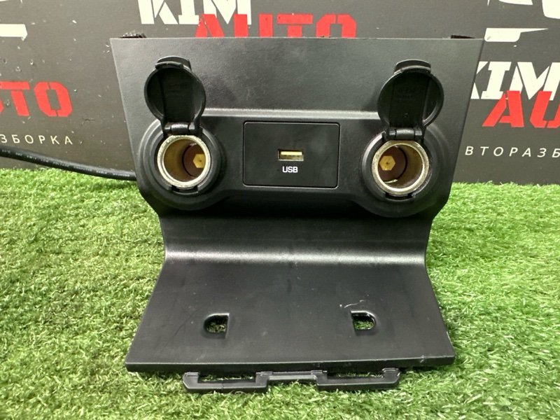 Накладка центральной консоли Hyundai Solaris 2 2021 HCR