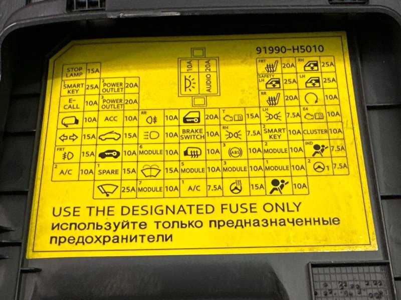 Накладка торпедо нижняя левая Hyundai Solaris 2 2021 HCR