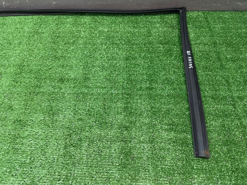 Уплотнитель стекла направляющий Hyundai Solaris 2 2021 HCR