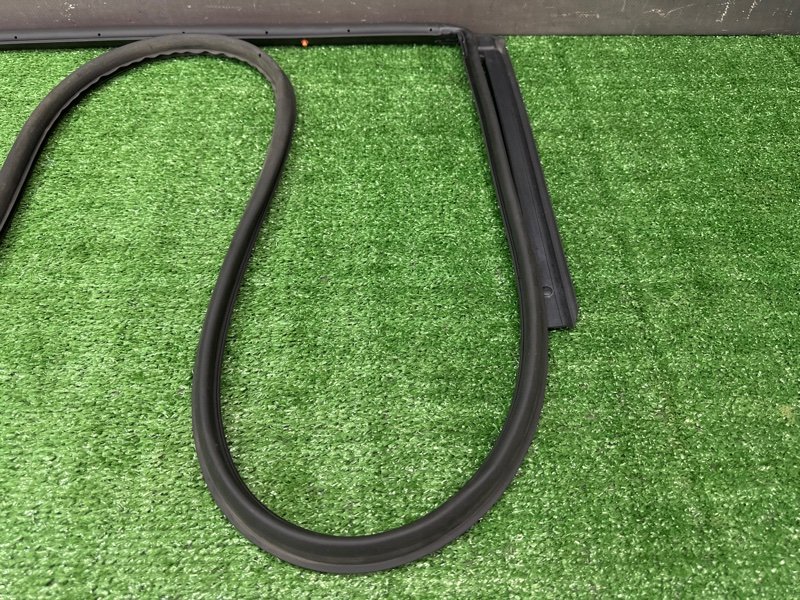 Уплотнитель двери Hyundai Solaris 2 2021 HCR