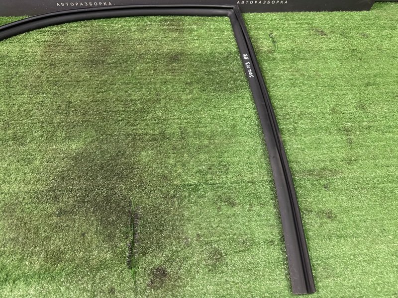 Уплотнитель стекла направляющий Hyundai Solaris 2 2021 HCR