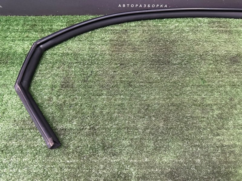 Уплотнитель стекла направляющий Hyundai Solaris 2 2021 HCR