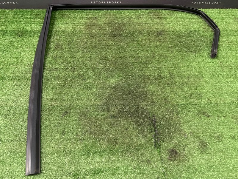 Уплотнитель стекла направляющий Hyundai Solaris 2 2021 HCR