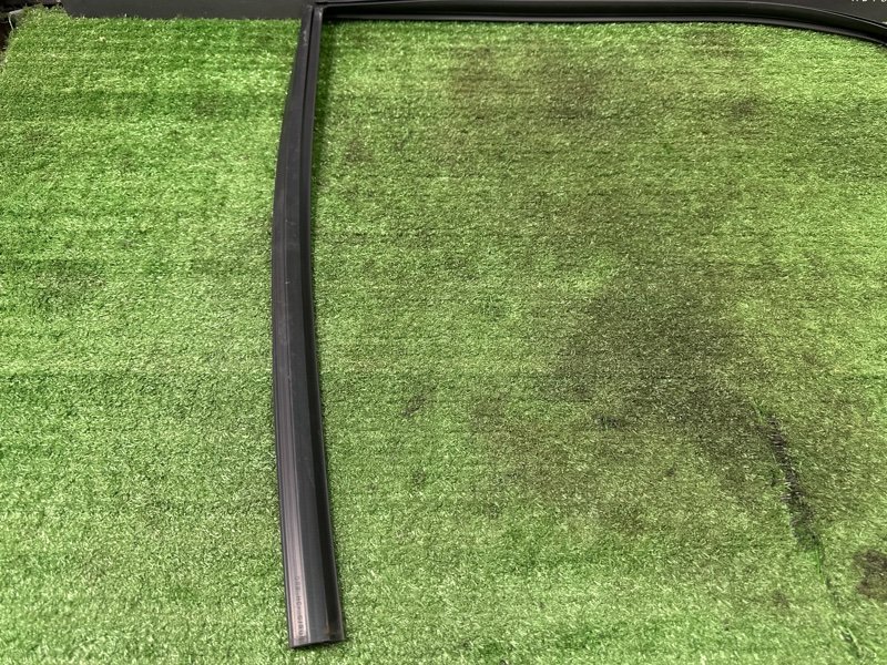 Уплотнитель стекла направляющий Hyundai Solaris 2 2021 HCR