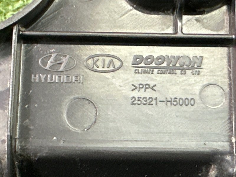 Дефлектор радиатора Hyundai Solaris 2 2021 HCR