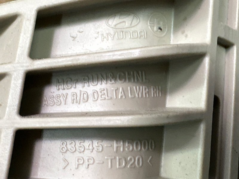 Направляющая стекла двери Hyundai Solaris 2 2021 HCR