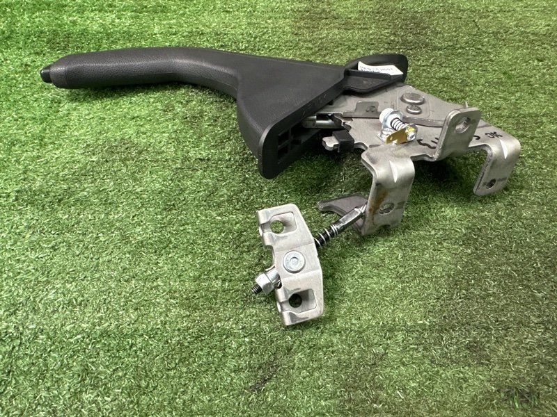 Рычаг стояночного тормоза (ручник) Hyundai Solaris 2 2021 HCR