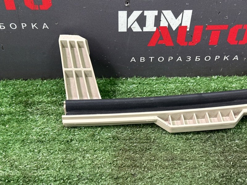 Направляющая стекла двери Hyundai Solaris 2 2021 HCR