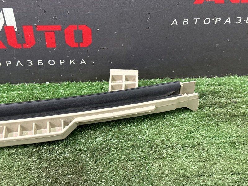 Направляющая стекла двери Hyundai Solaris 2 2021 HCR