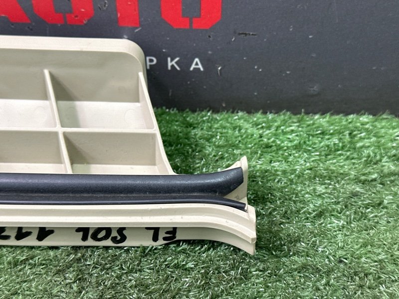 Направляющая стекла двери Hyundai Solaris 2 2021 HCR