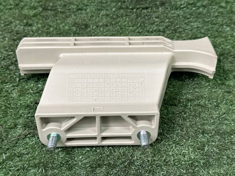 Направляющая стекла двери Hyundai Solaris 2 2021 HCR