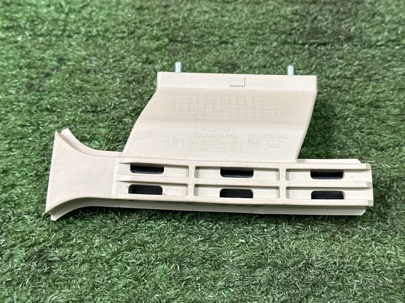 Направляющая стекла двери Hyundai Solaris 2 2021 HCR