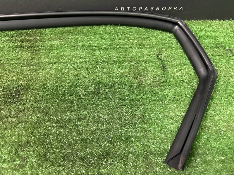 Уплотнитель стекла направляющий Hyundai Solaris 2 2021 HCR