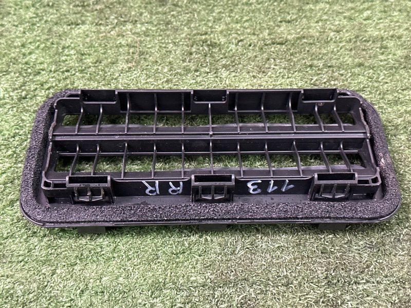 Решетка вентиляционная Hyundai Solaris 2 2021 HCR