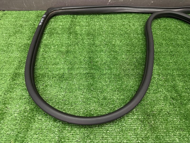 Уплотнитель проема двери Kia Rio 4 2019 FB