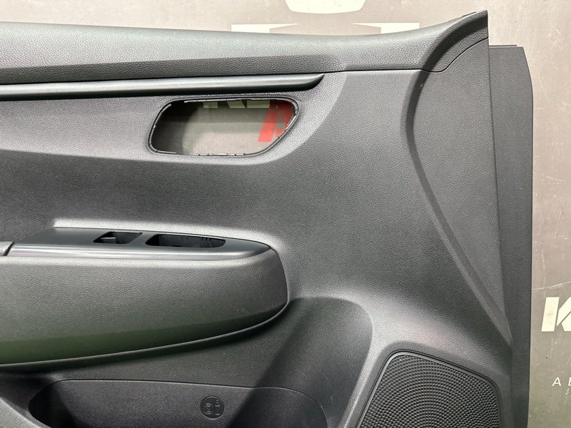 Обшивка двери Kia Rio 4 2019 FB