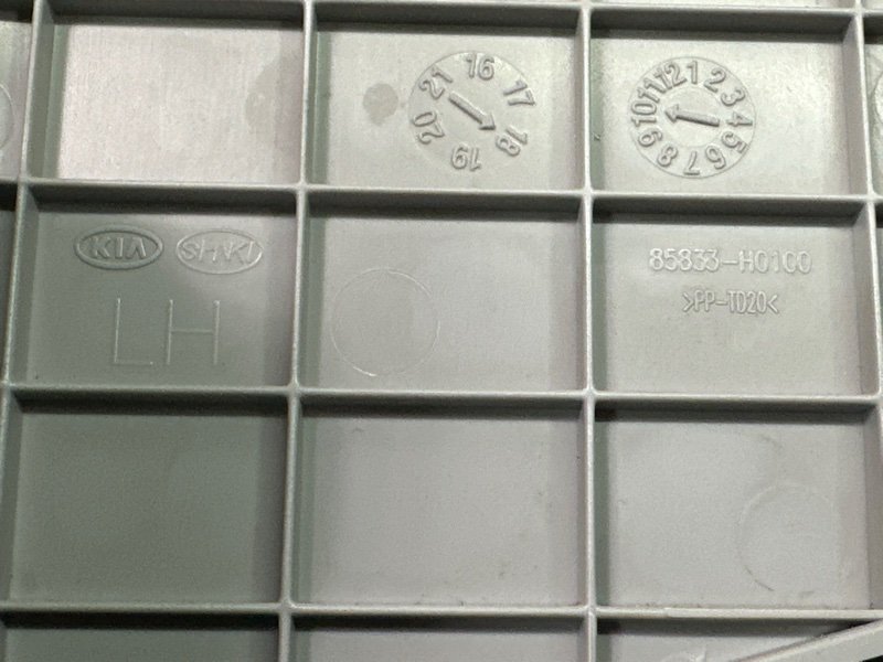 Накладка центральной стойки верхняя Kia Rio 4 2019 FB