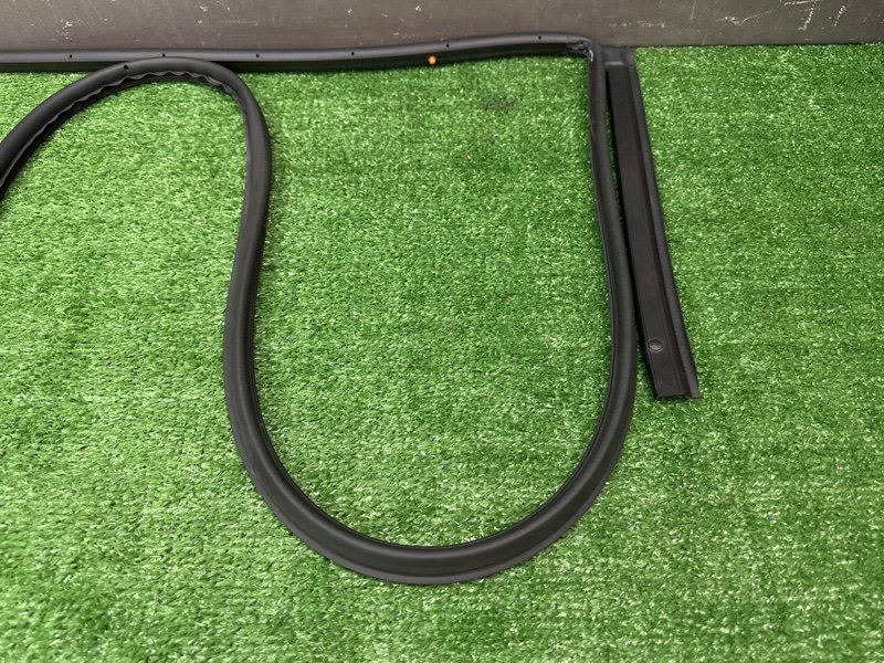 Уплотнитель двери Kia Rio 4 2019 FB