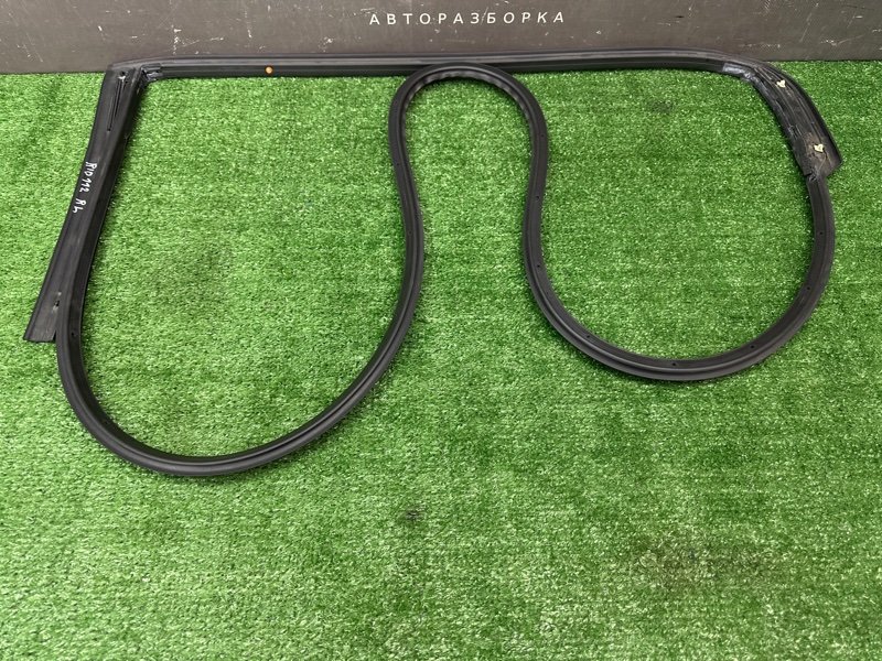 Уплотнитель двери Kia Rio 4 2019 FB