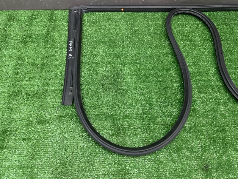 Уплотнитель двери Kia Rio 4 2019 FB