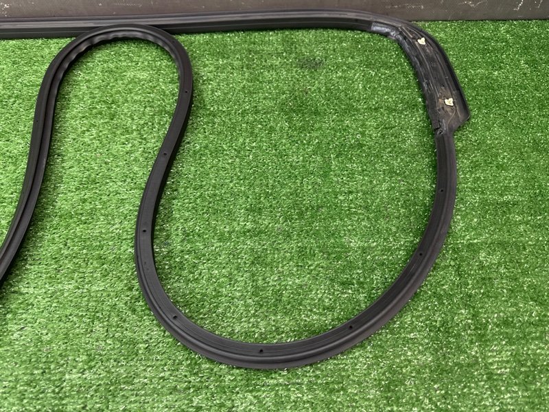 Уплотнитель двери Kia Rio 4 2019 FB