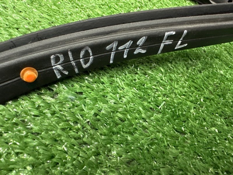 Уплотнитель двери Kia Rio 4 2019 FB